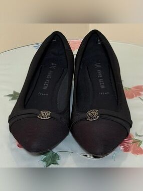Anne Klein Women's Black Pointed Toe Ballet Flats Size 9